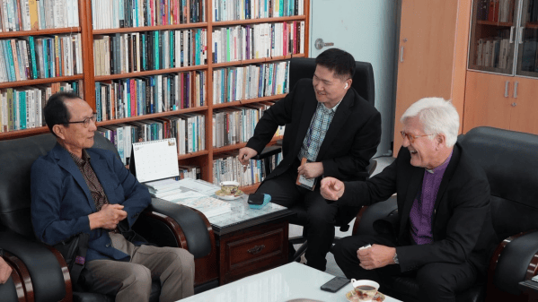Jacob Chengwei Feng in conversation in an office at Hanshin University, Seoul