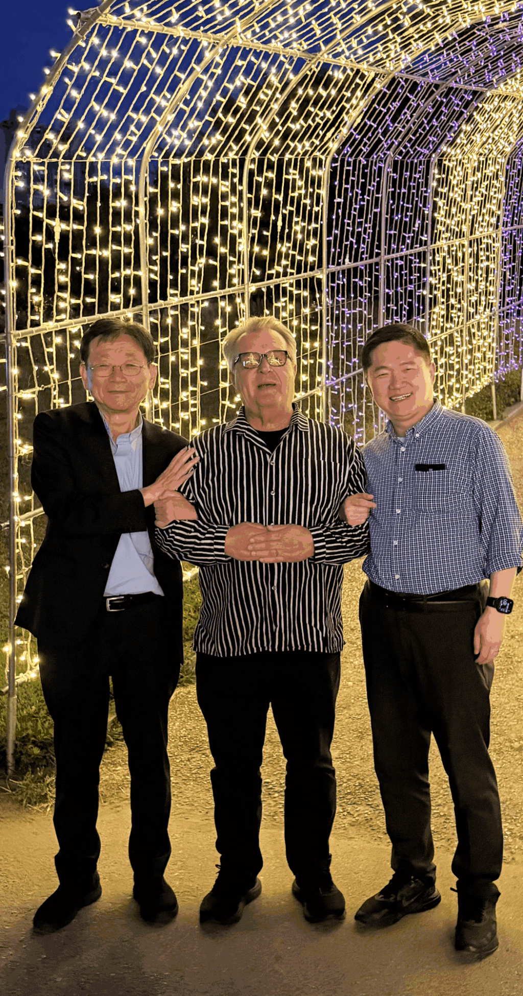 Jacob Chengwei Feng with three colleagues in a light tunnel at Hanshin University, Seoul